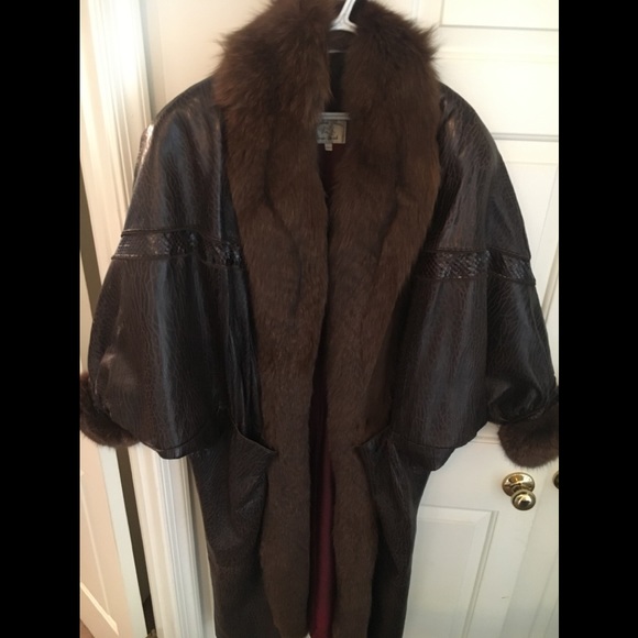 Brown mink coat - Picture 1 of 3